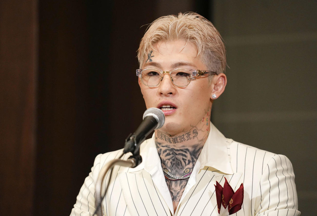 騒動について語る平本（撮影・横山健太）