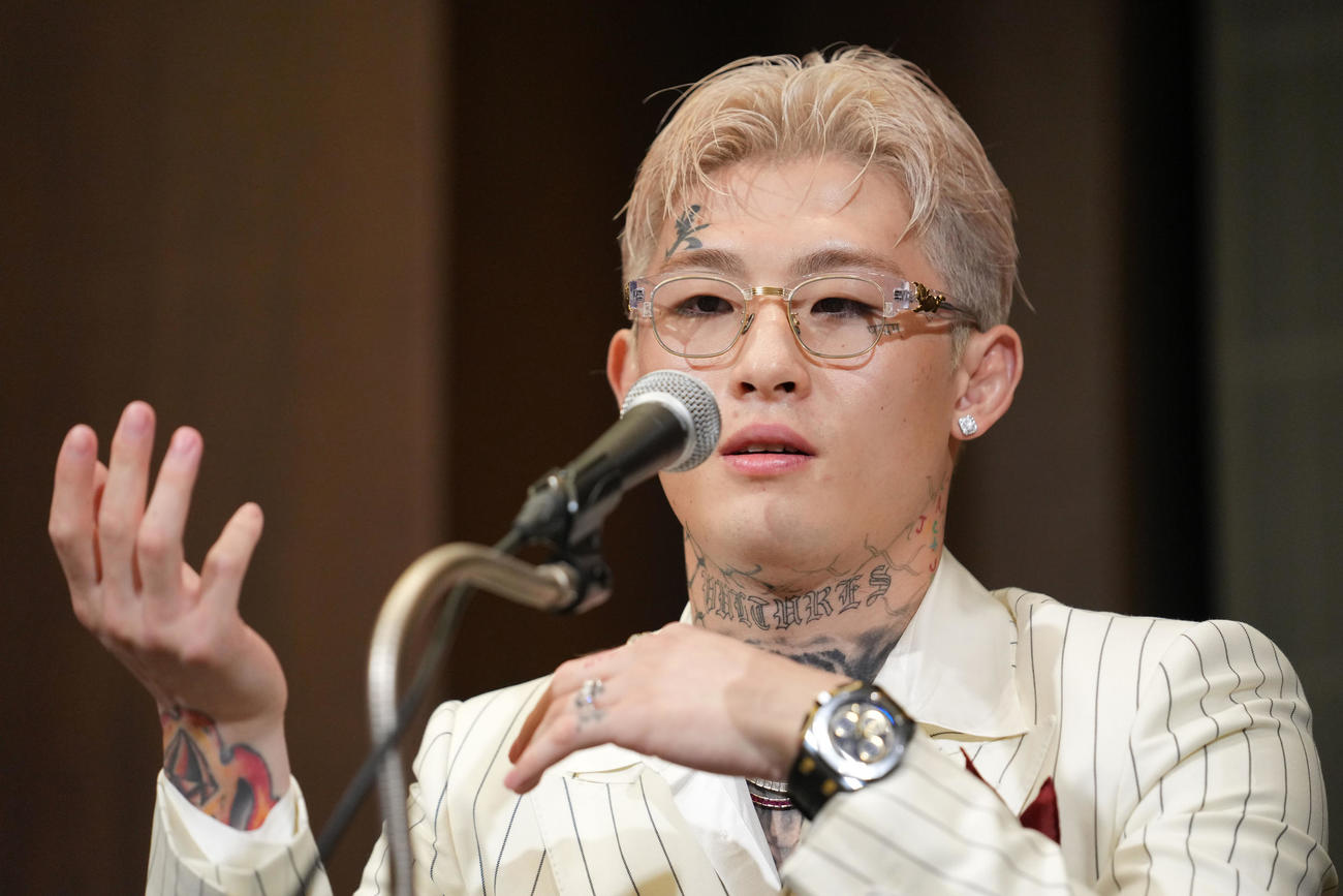 騒動について語る平本（撮影・横山健太）