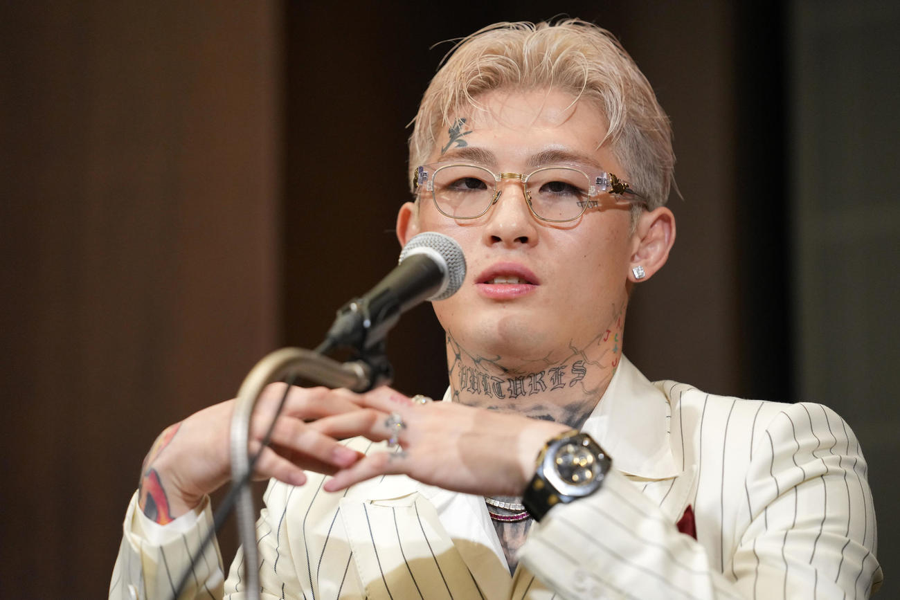 騒動について語る平本（撮影・横山健太）
