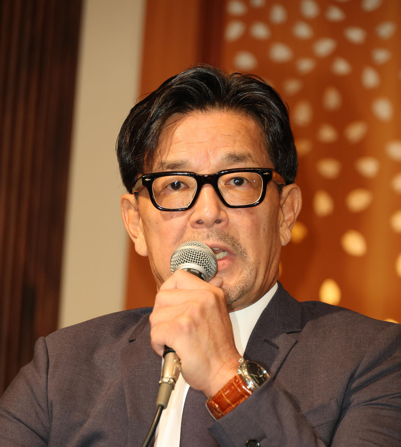 会見するRIZIN榊原信行CEO（撮影・中島郁夫）