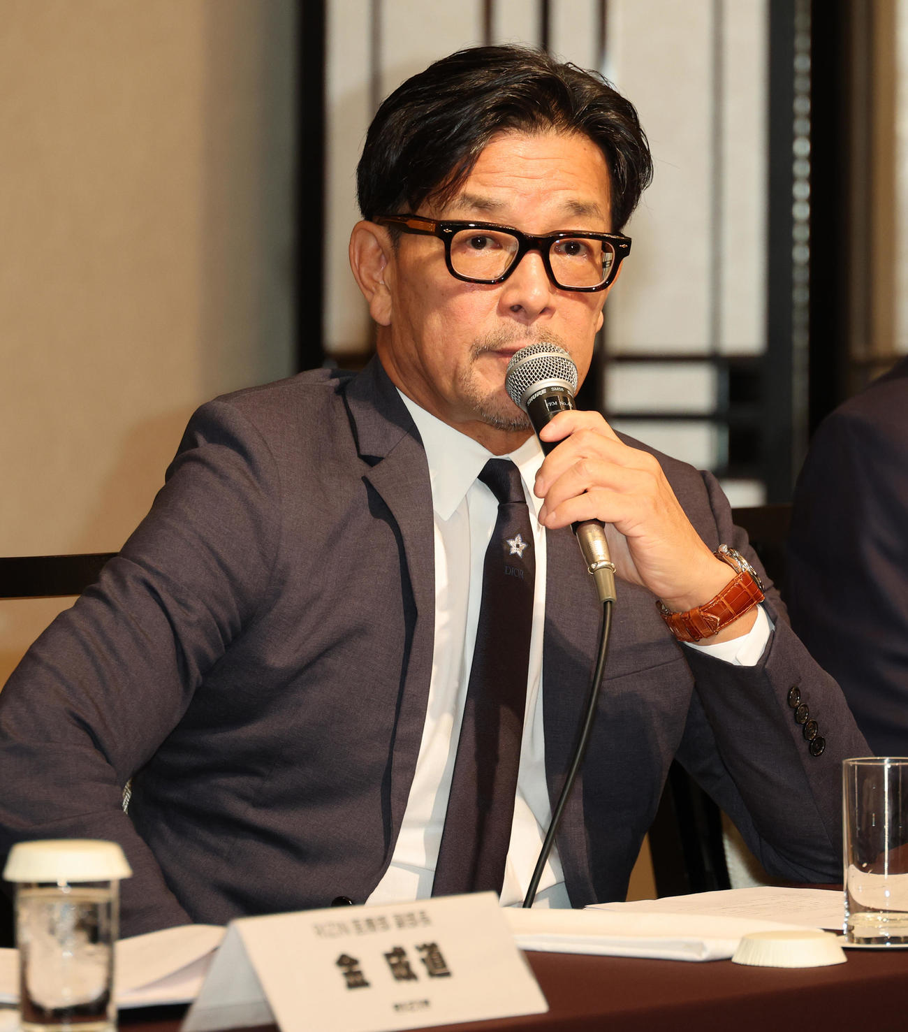 会見するRIZIN榊原信行CEO（撮影・中島郁夫）