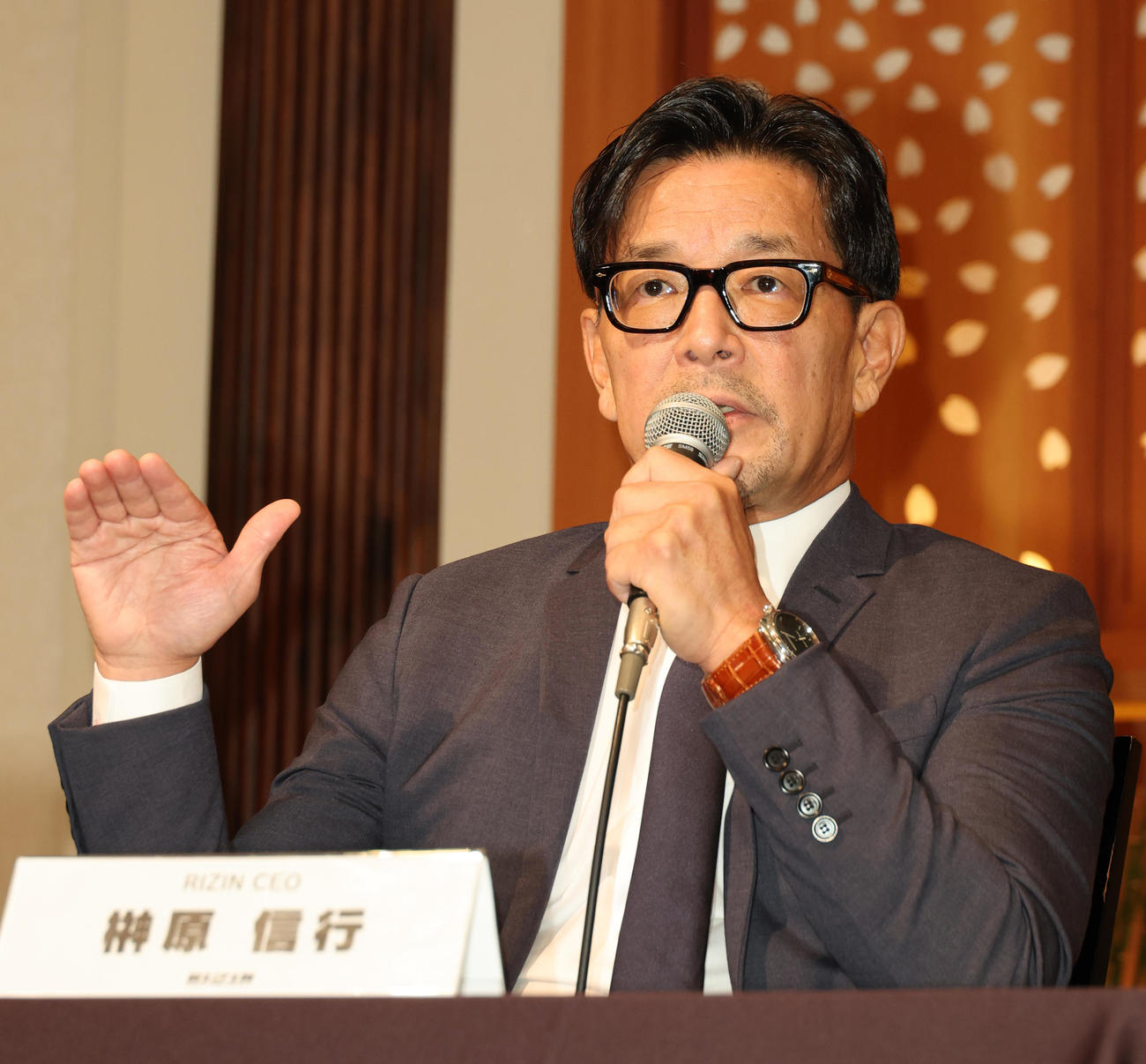 会見するRIZIN榊原信行CEO（撮影・中島郁夫）