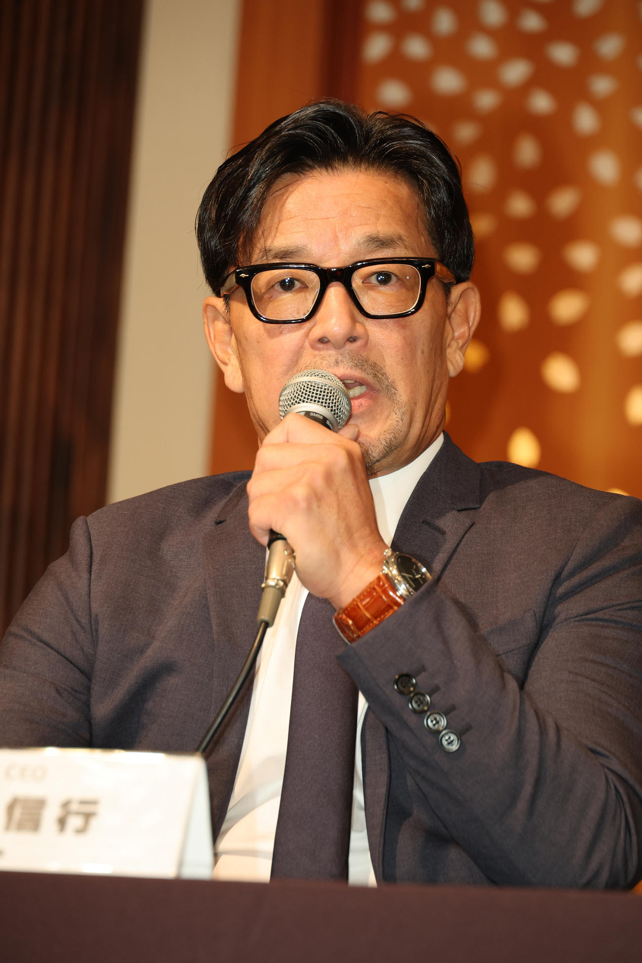 会見するRIZIN榊原信行CEO（撮影・中島郁夫）