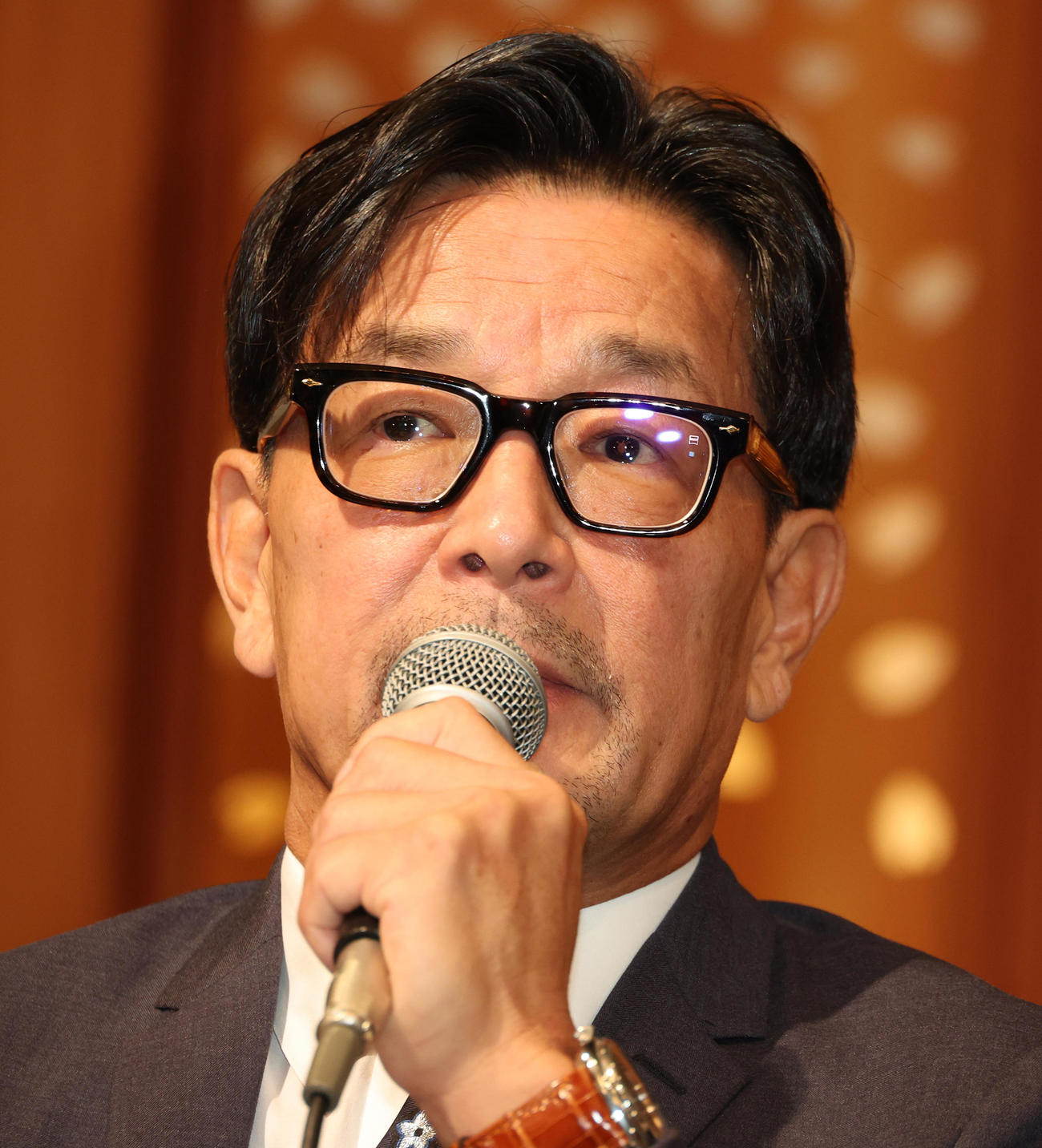 会見するRIZIN榊原信行CEO（撮影・中島郁夫）