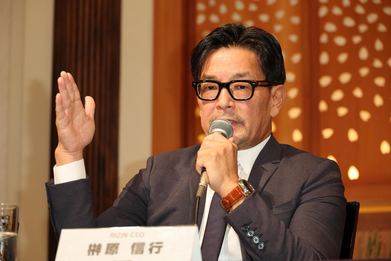 会見するRIZIN榊原信行CEO（撮影・中島郁夫）