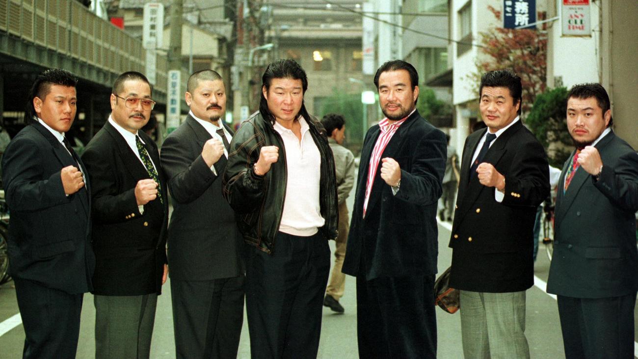 平成維新軍のメンバー。左から斎藤彰俊、ザ・グレート・カブキ、後藤達俊、木村健悟、越中詩郎、小林邦昭さん、小原道由（1994年12月撮影）