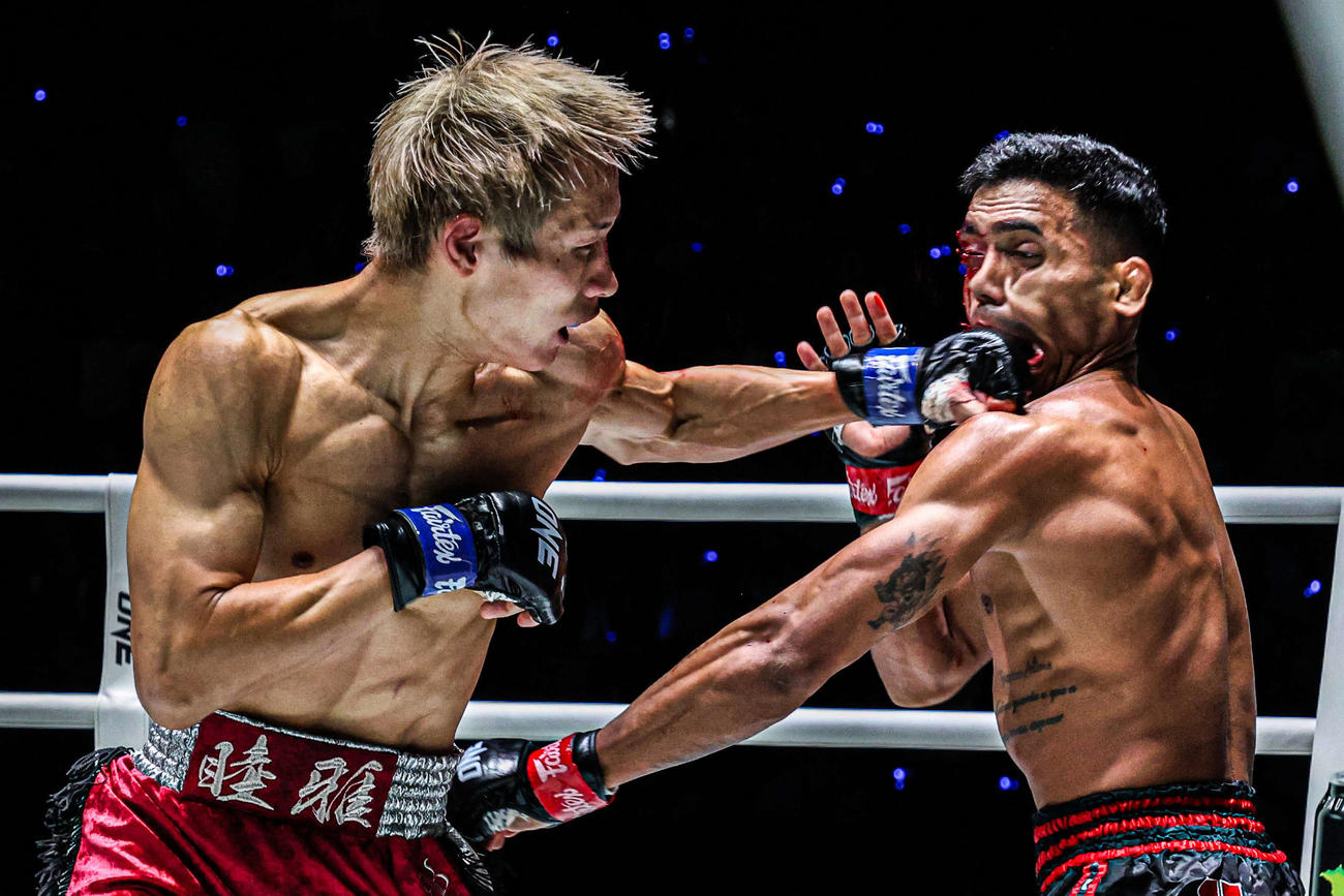ONE2連勝となった瀬戸睦雅（左）　（C）ONE Championship