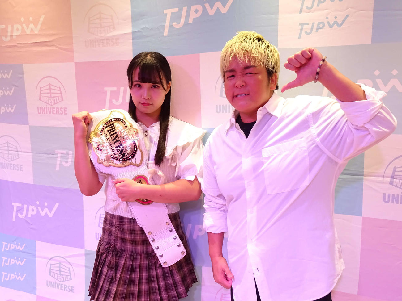 プリプリ王座戦で激突する王者・渡辺未詩と挑戦者・水波綾（右）　（C）東京女子プロレス