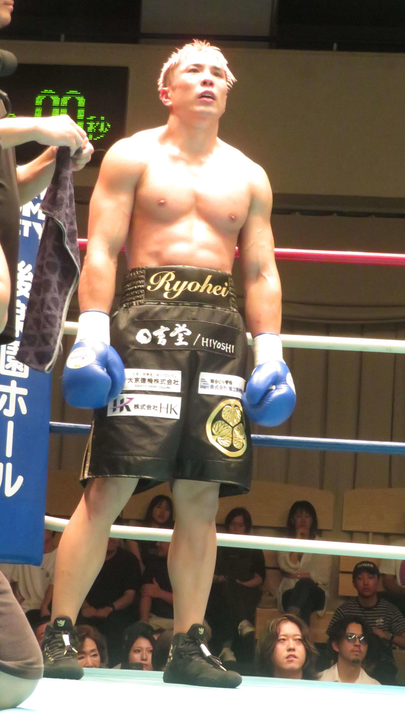 東日本新人王ミドル級準決勝で判定負けして天を仰いだ伊吹遼平