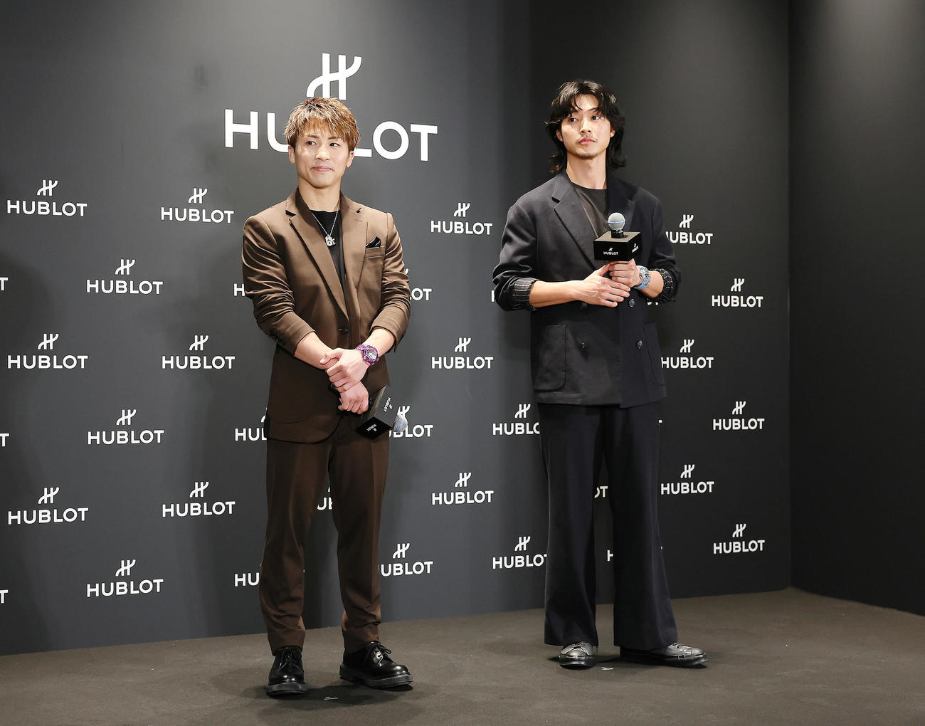 イベントに登場した井上尚弥（左）と山崎賢人（撮影・足立雅史）