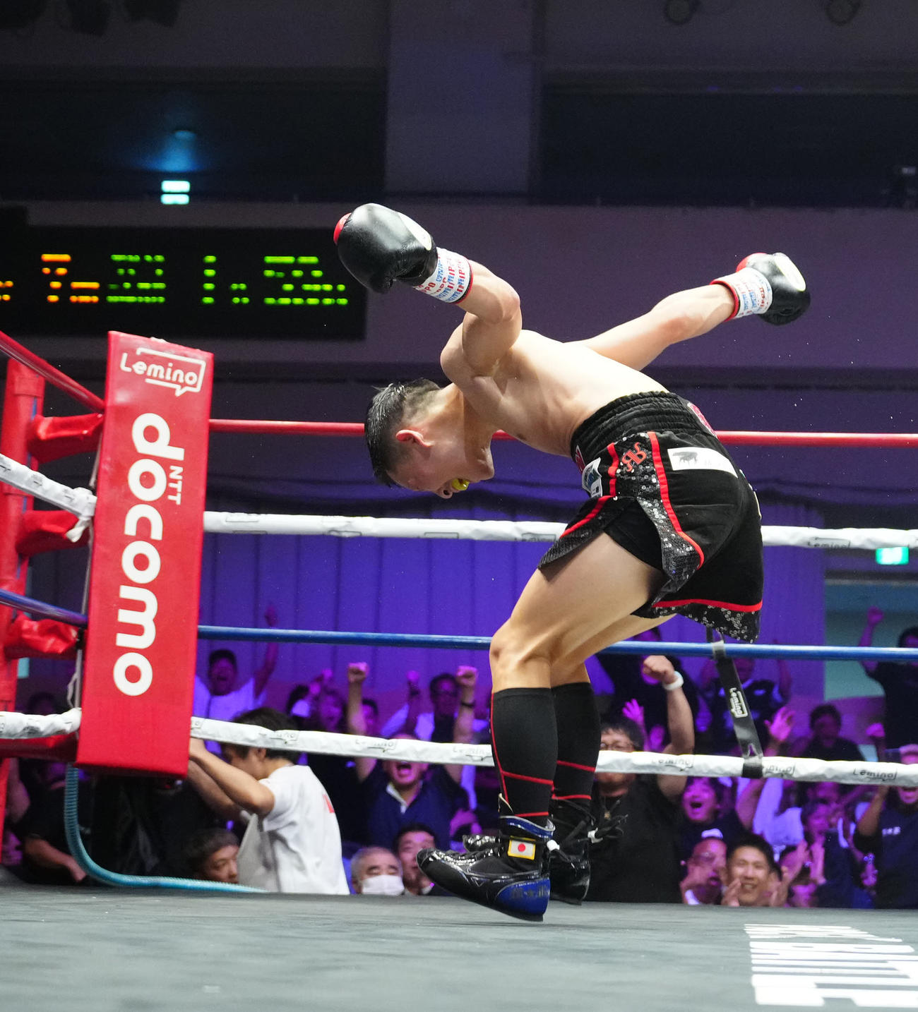 松本流星対森且貴　7回TKO勝ちし歓喜する松本（撮影・江口和貴）