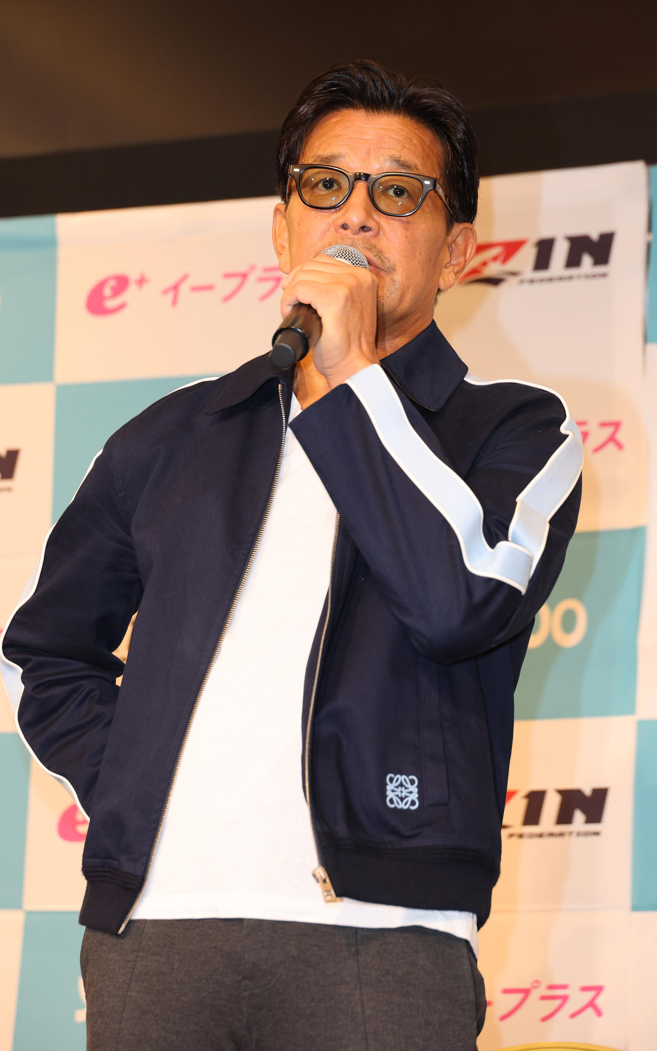 あいさつするRIZIN榊原CEO（撮影・中島郁夫）