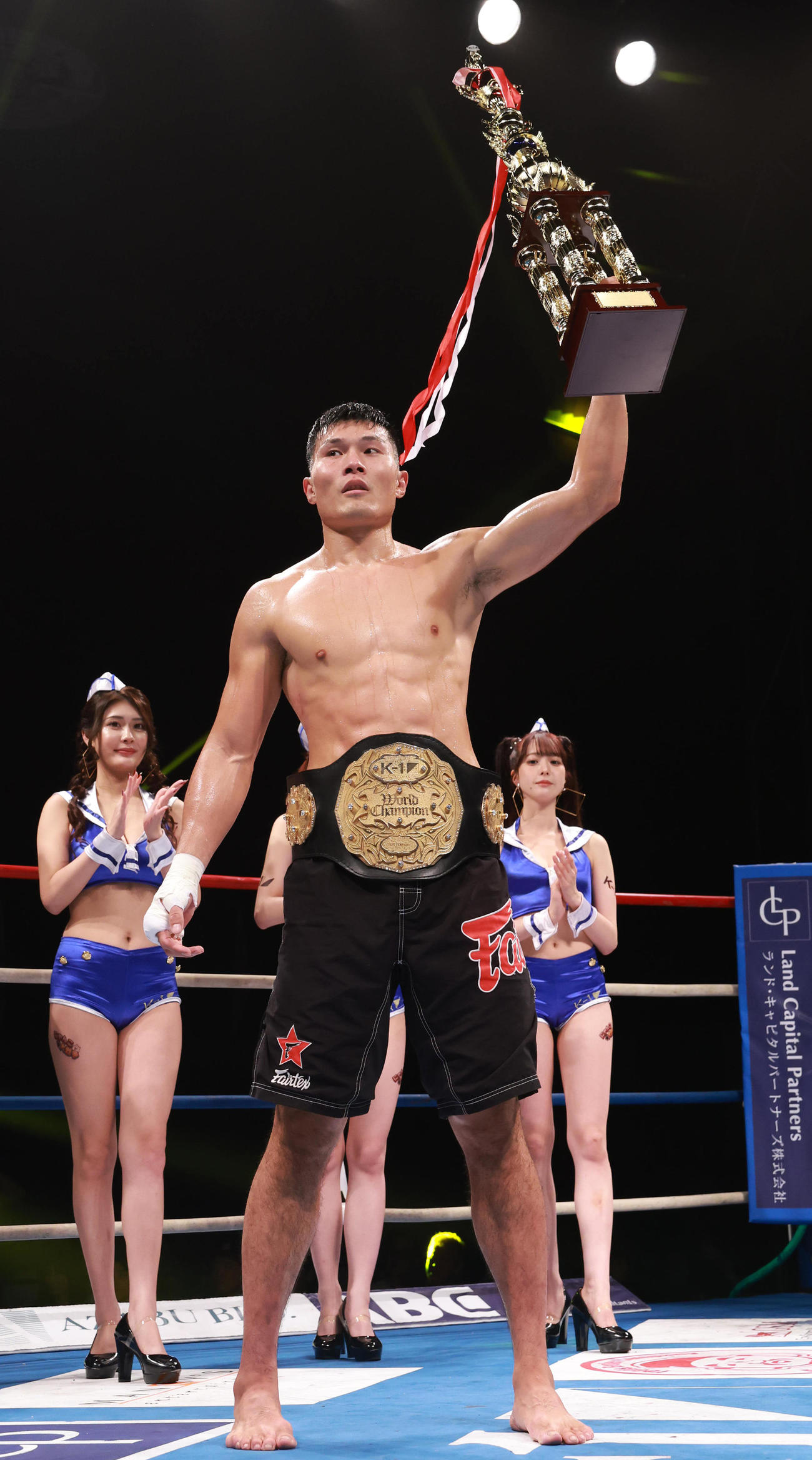 クルーザー級タイトルマッチで王座を防衛したリュウ・ツァー（撮影・野上伸悟）