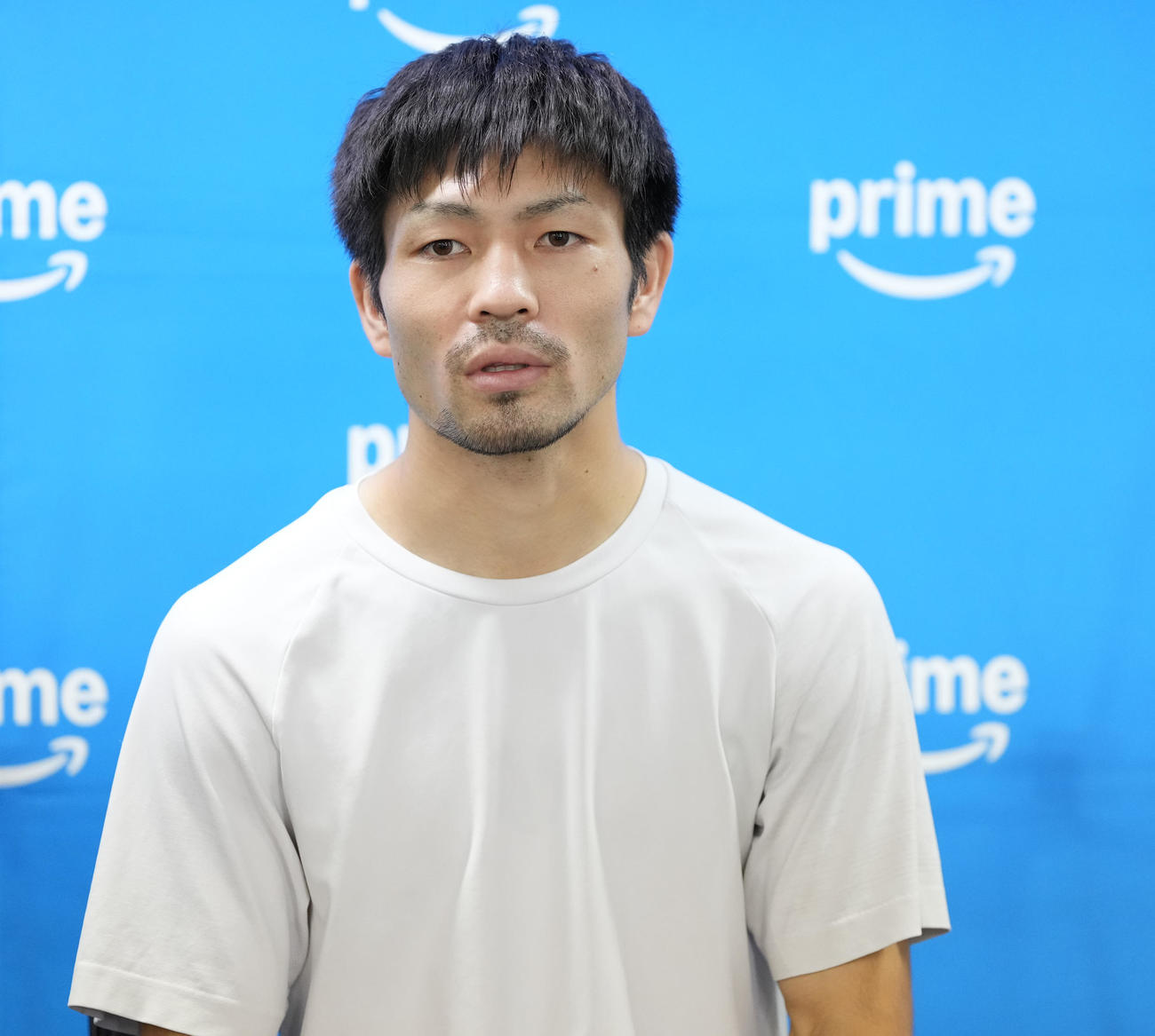 取材に応じるユーリ阿久井（撮影・鈴木みどり）