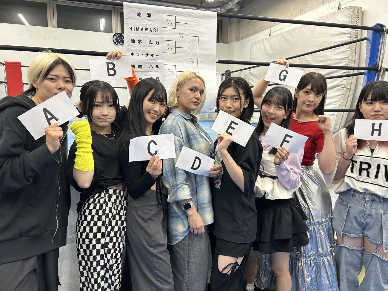 東京女子プロレス　「ねくじぇねトーナメント’24」に参戦する選手たち。右から2人目が上原わかな（2024年10月4日、東京女子プロレス提供）