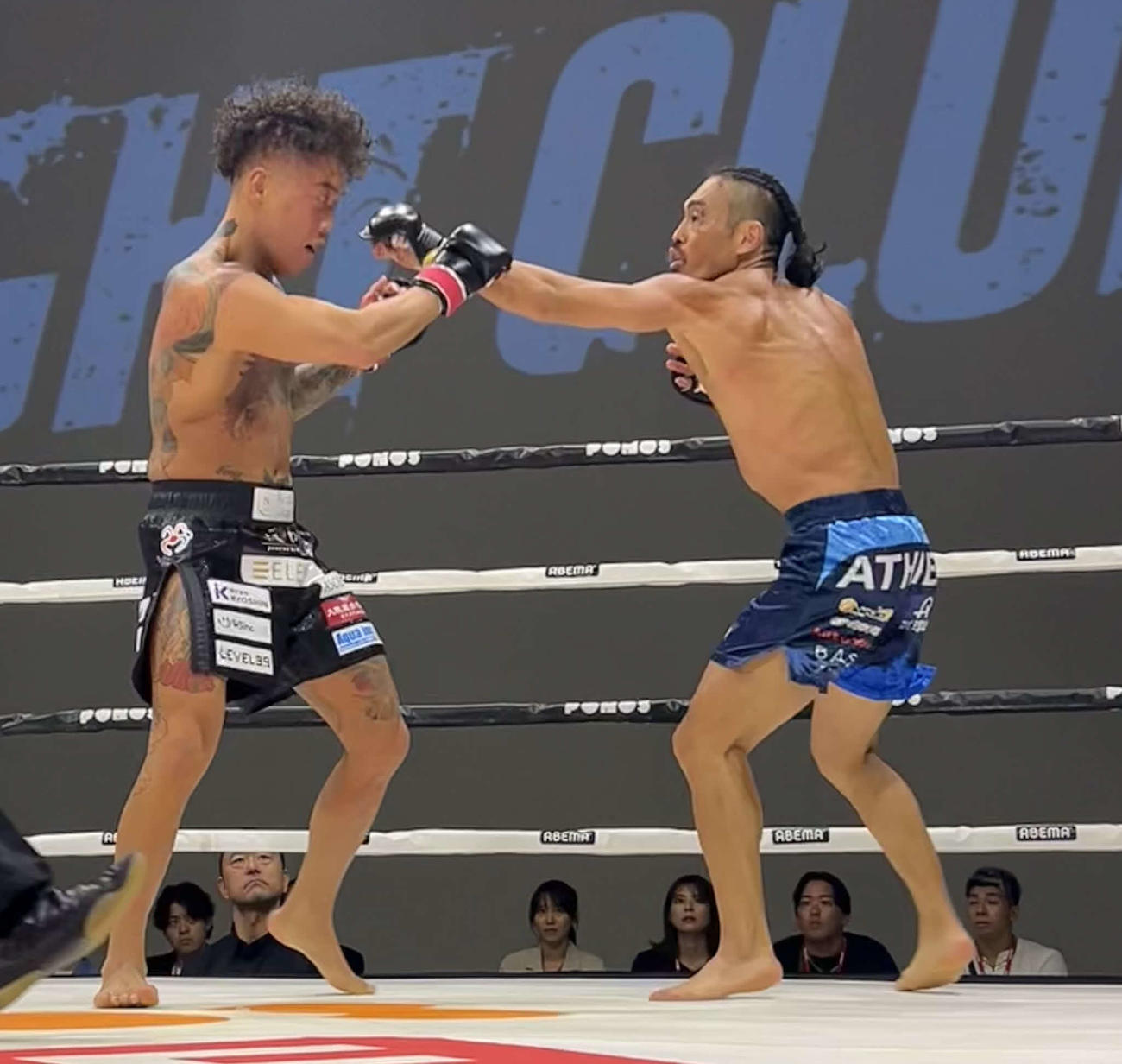 「FIGHT CLUB2」で対戦する安彦考真（右）と山口裕人（撮影・松尾幸之介）