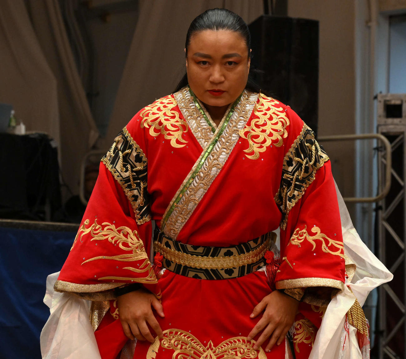 東京女子プロレス　入場する里村明衣子（東京女子プロレス提供）