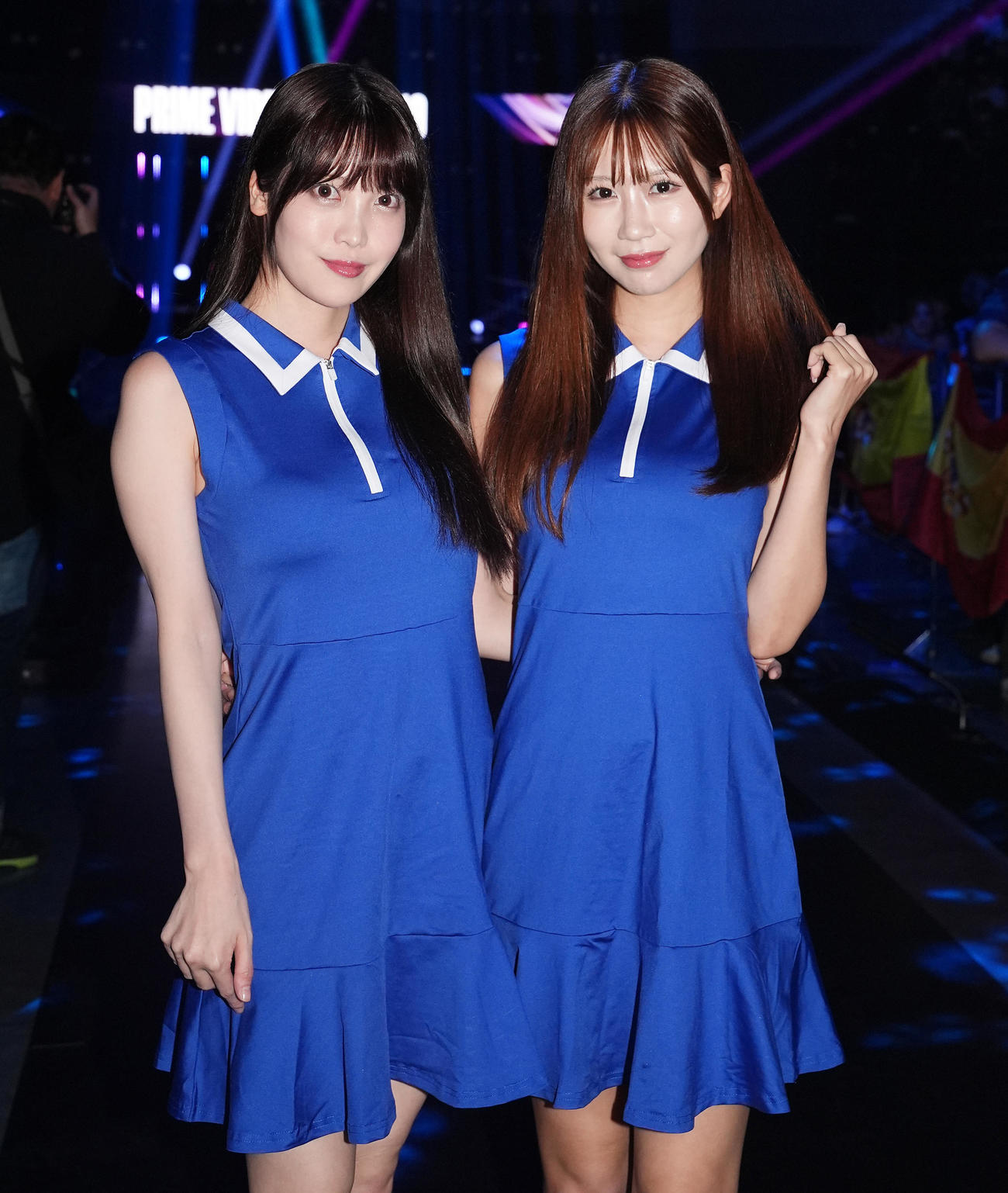 ラウンドガールを務める日南まみ（右）と赤城ありさ（撮影・横山健太）