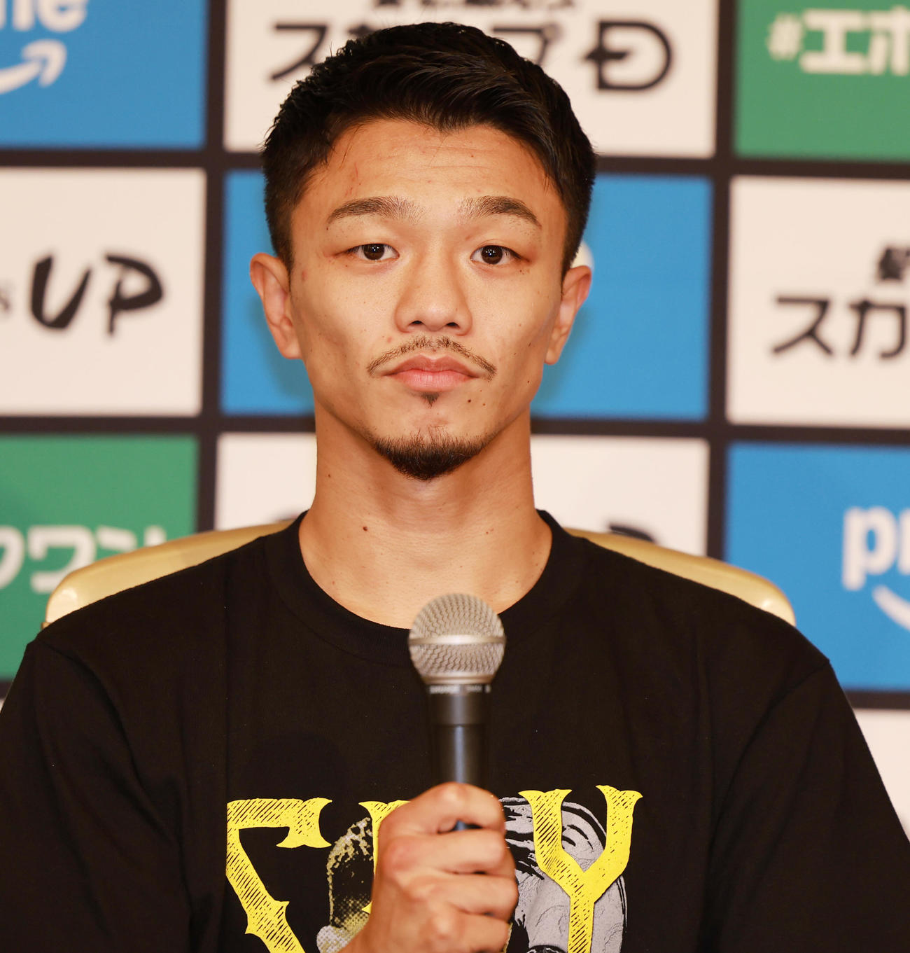 会見を行ったWBC世界バンタム級王者の中谷（撮影・野上伸悟）