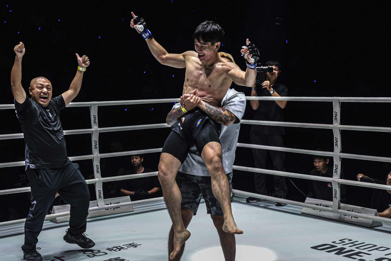 よろこぶ青柳克明　（C）ONE Championship