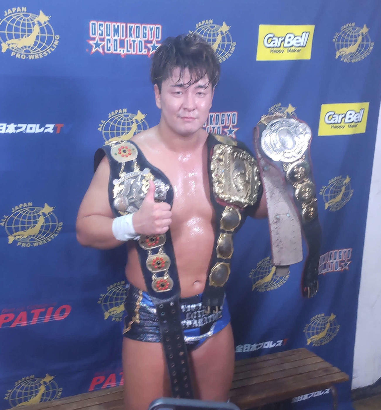3冠ヘビー級王座を防衛した青柳優馬