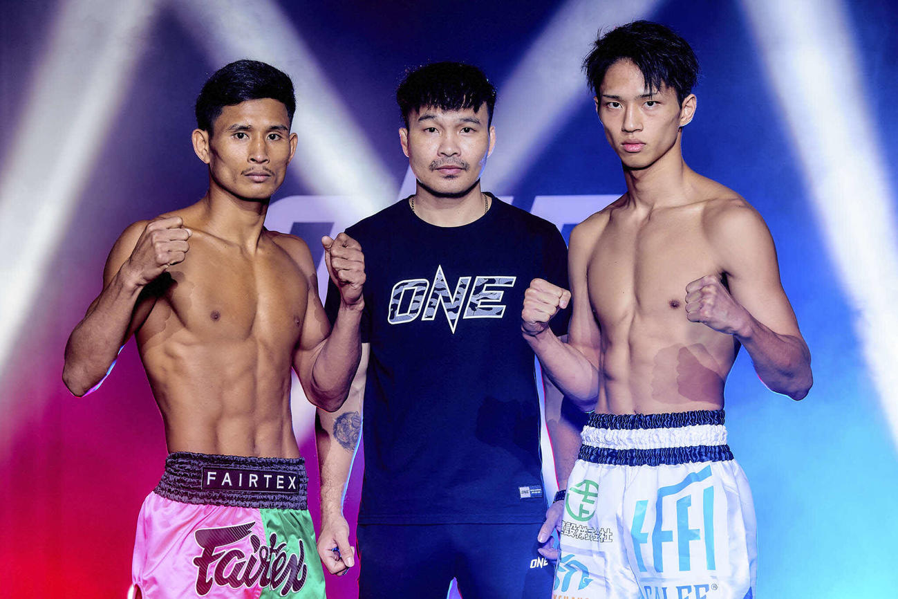 ONE2連勝を狙う笠原友希（右）と対戦相手のソンラック　（C）ONE Championship