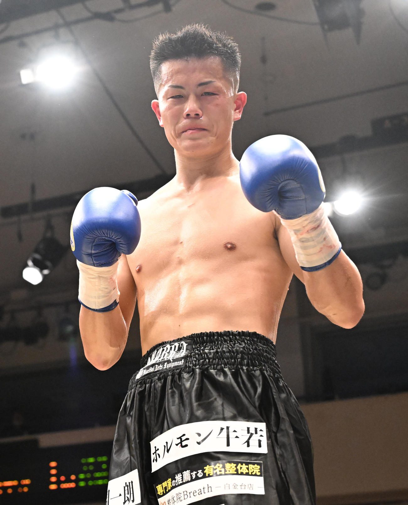 プロボクシング第81回東日本新人王決勝戦　ウェルター級5回を制した福永啄巳（撮影・千葉一成）