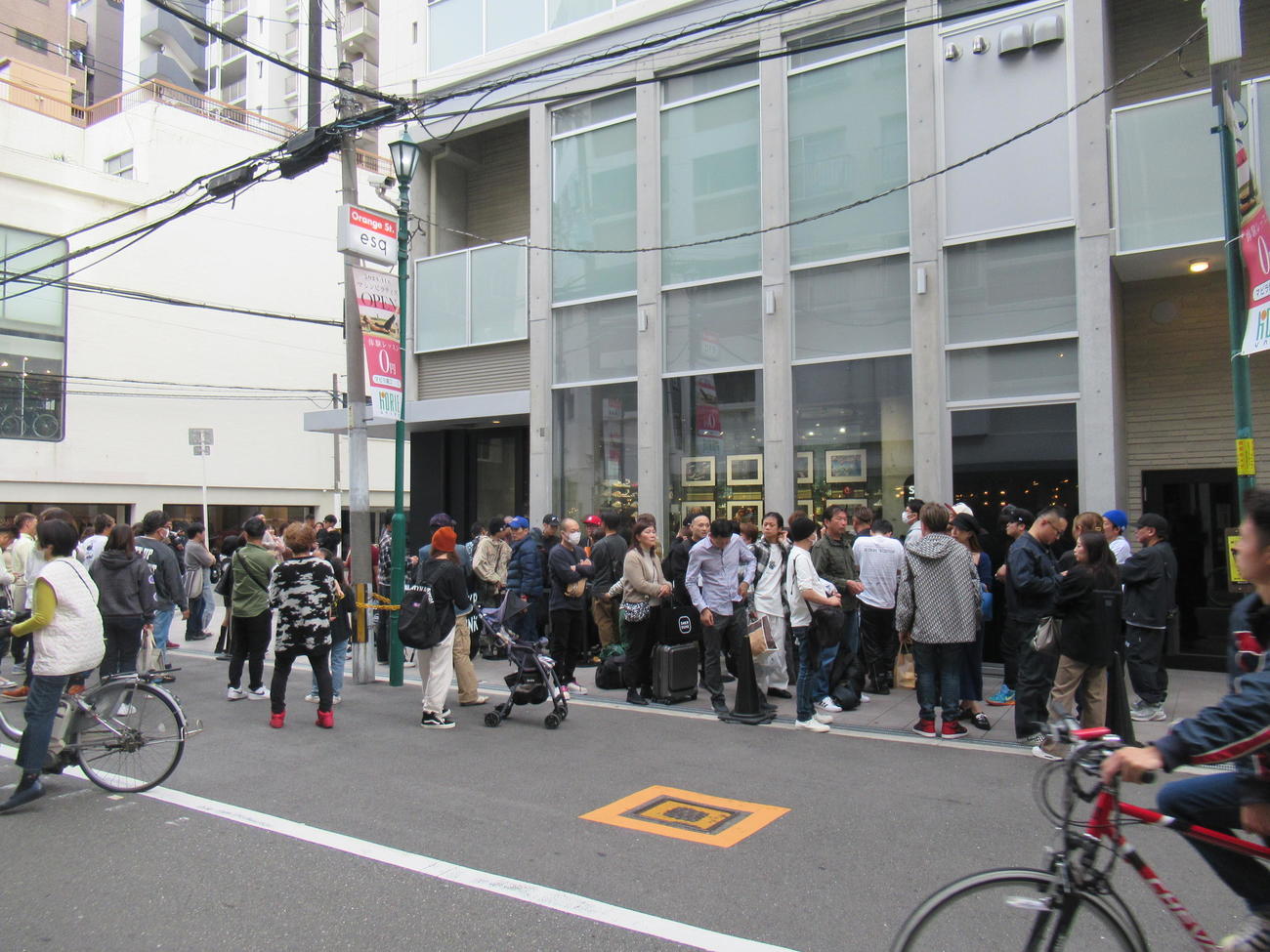 辰吉丈一郎のデビュー35周年を記念したイベントが行われた「スニーカーダンク南堀江店」撮影・益田一弘）