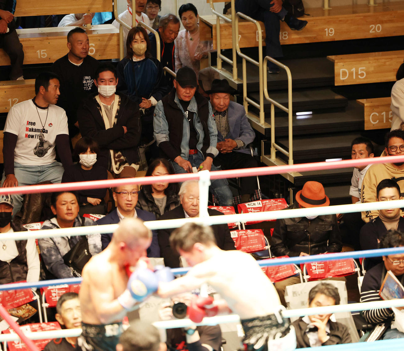 ボクシングを観戦する袴田巌さん（撮影・宮地輝）