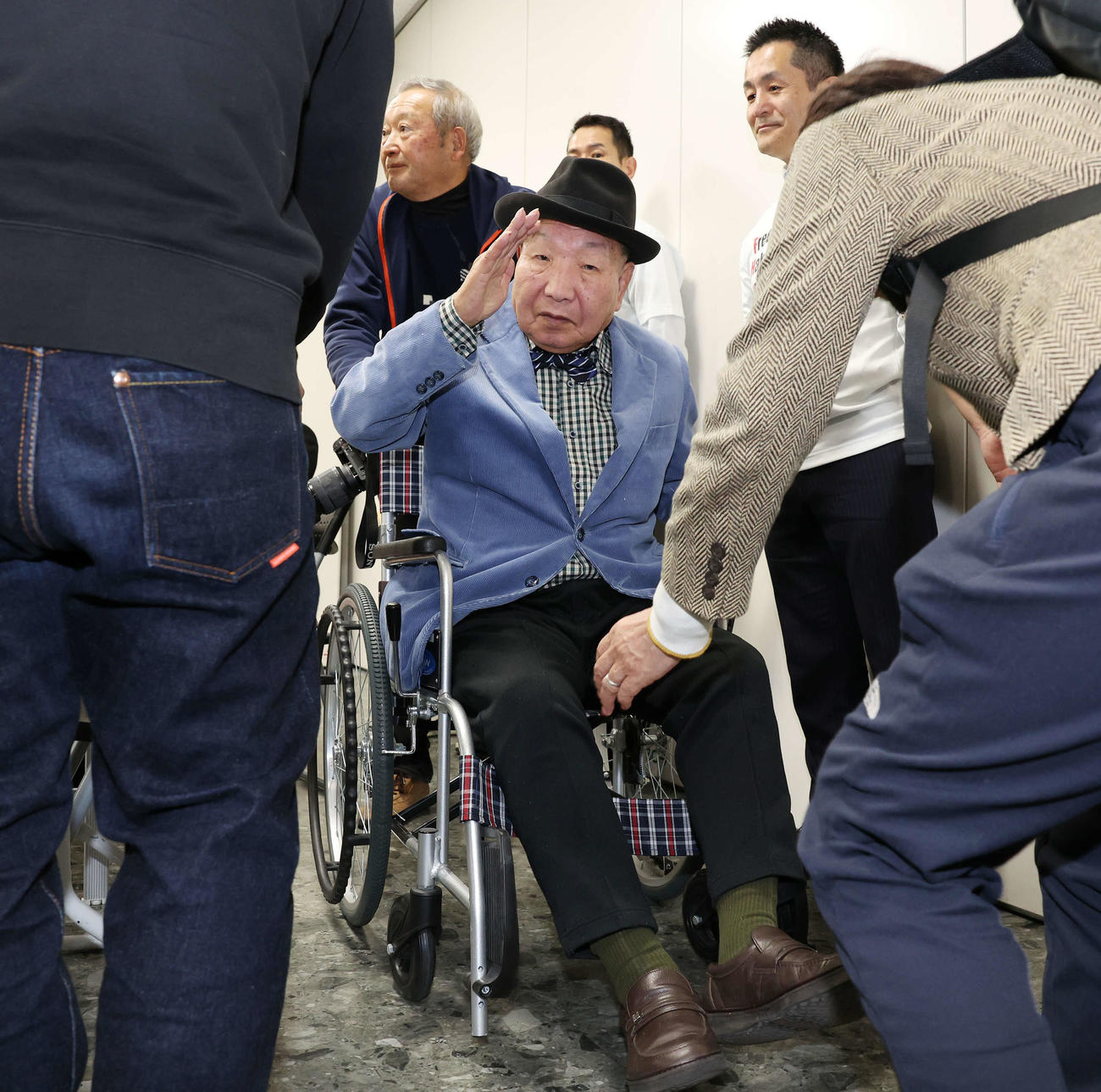 会見を後にする袴田巌さん（撮影・宮地輝）