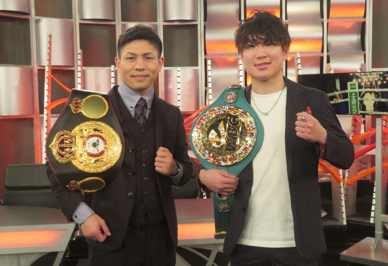 WOWOWの収録で顔を合わせたWBA世界フライ級王者ユーリ阿久井政悟（左）とWBC世界同級王者寺地拳四朗