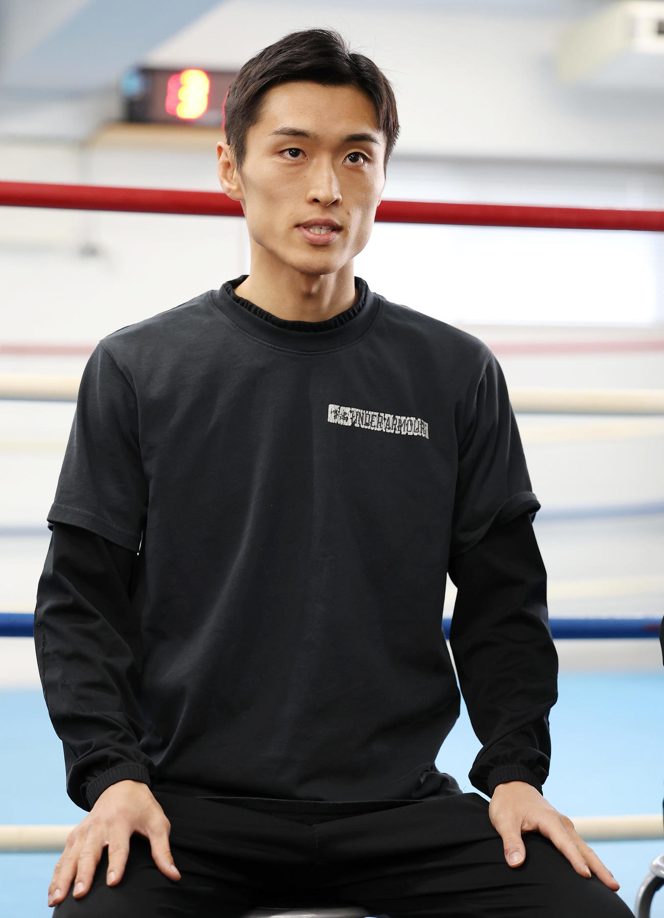初防衛戦を控え会見に臨む西田（撮影・前田充）