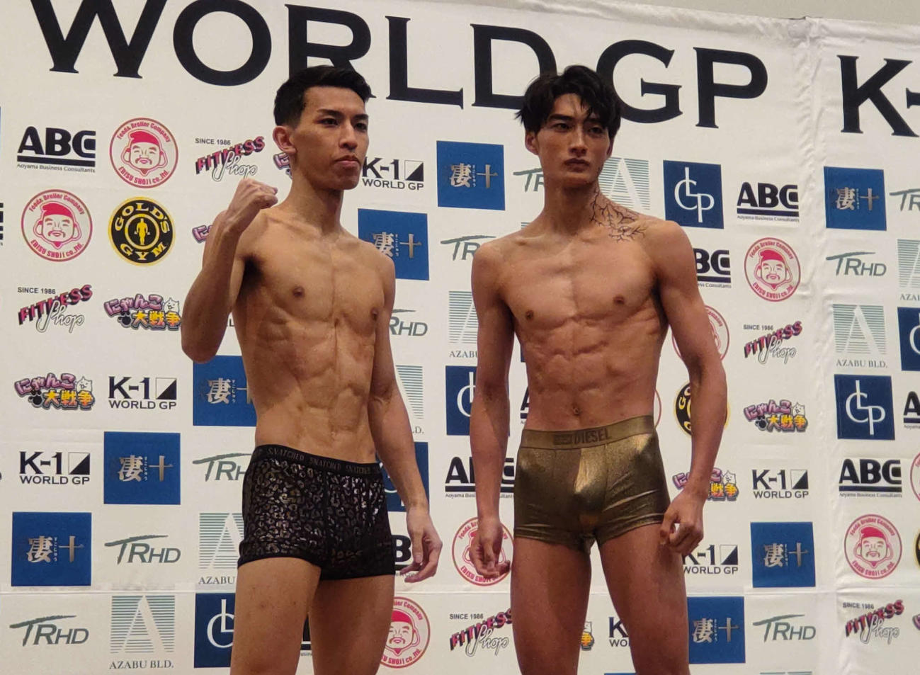 K－1ワールドGP東京大会で対戦する璃明武（左）と大久保琉唯