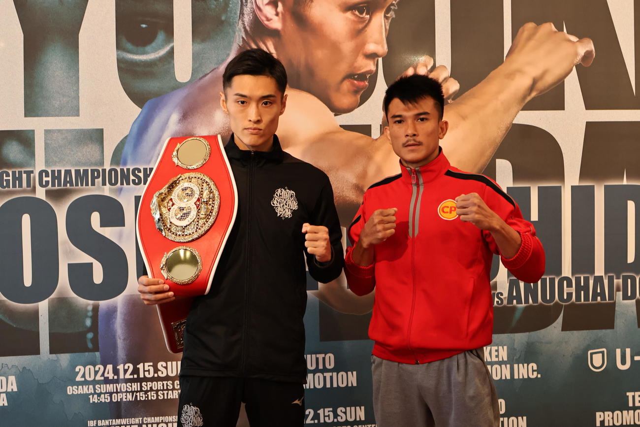 対戦する西田凌佑（左）とアヌチャイ・ドンスア（撮影・竹本穂乃加）