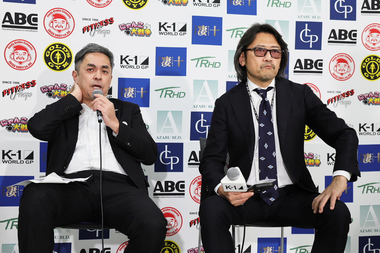 大会を総括するカルロス菊田K－1プロデューサー（右）と宮田プロデューサー（撮影・足立雅史）