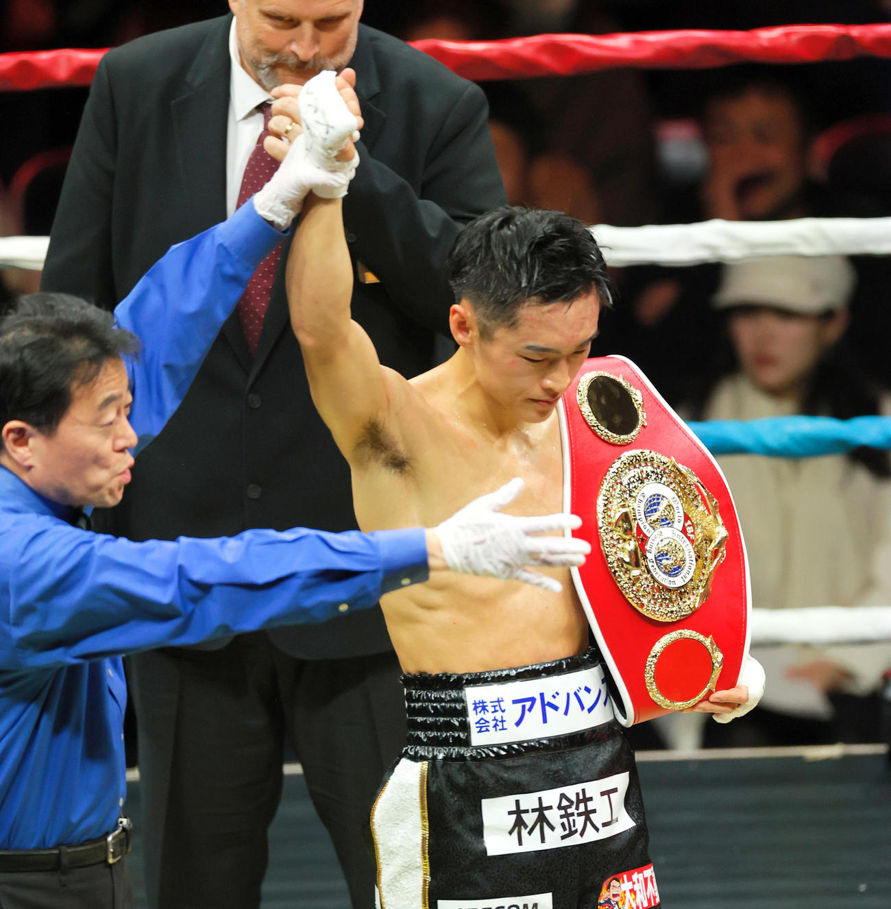 西田はドンスアをKOし初防衛する（撮影・上山淳一）