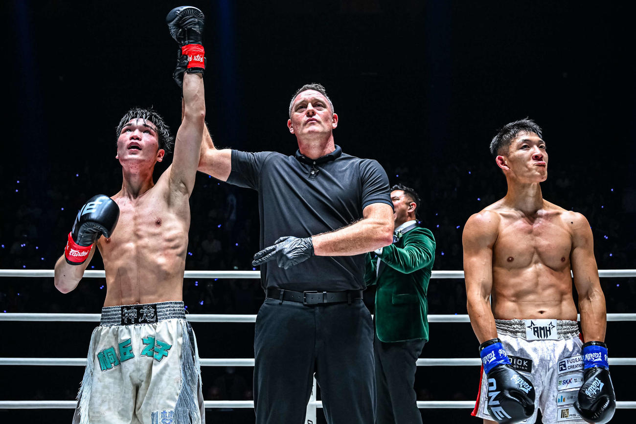 判定負けでONE2連敗となった野杁正明（右）（C）ONE Championship