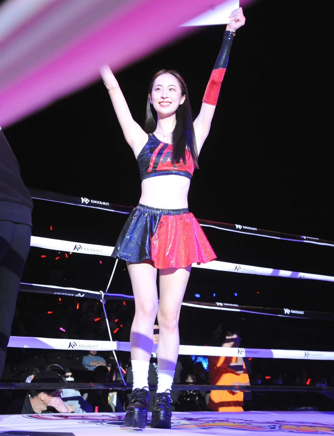 KNOCK OUT年内最後のビッグマッチ「K．O CLIMAX 2024」でラウンドガールを務めた徳勢菜那（撮影・松尾幸之介）