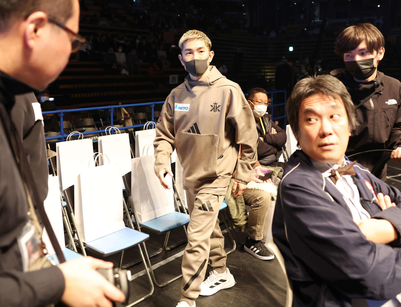 姿を現した井岡（撮影・宮地輝）