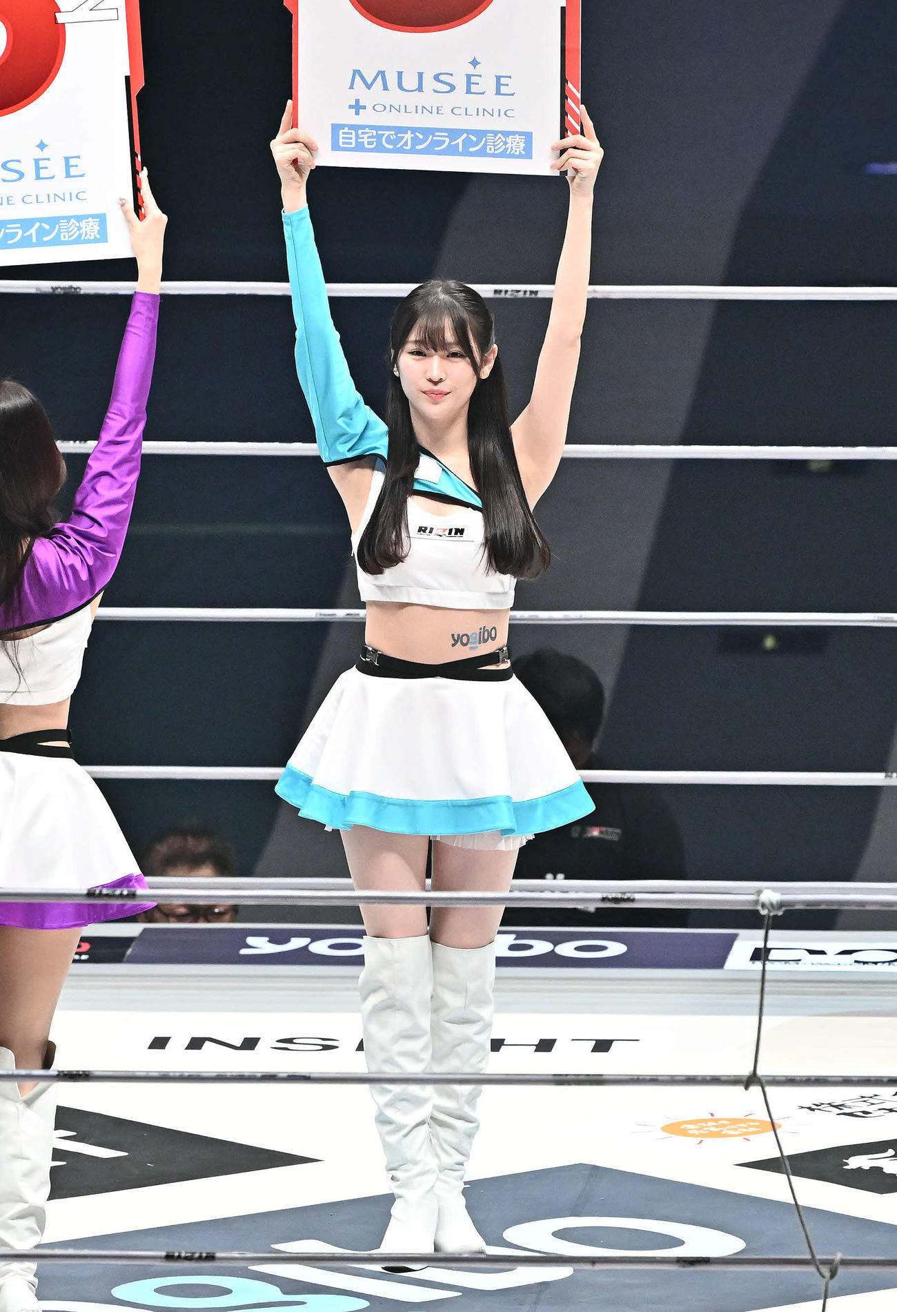 リングウオークするRIZINガール宮瀬なこ（撮影・滝沢徹郎）