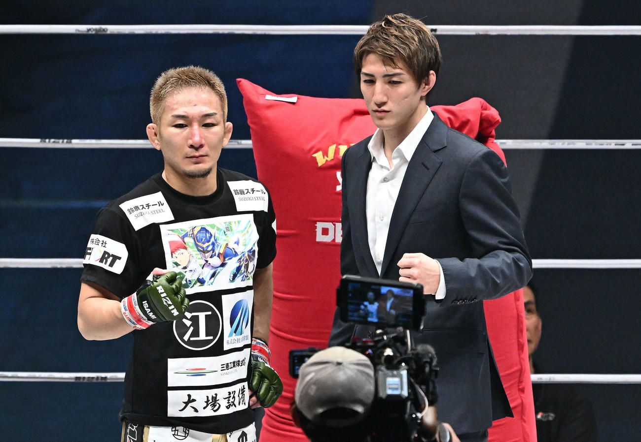 対戦が決まった元谷友貴（左）と井上直樹（撮影・滝沢徹郎）