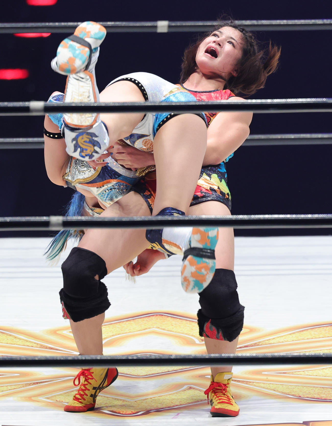デビュー戦でMIRAIと対戦する山岡聖怜（撮影・野上伸悟）
