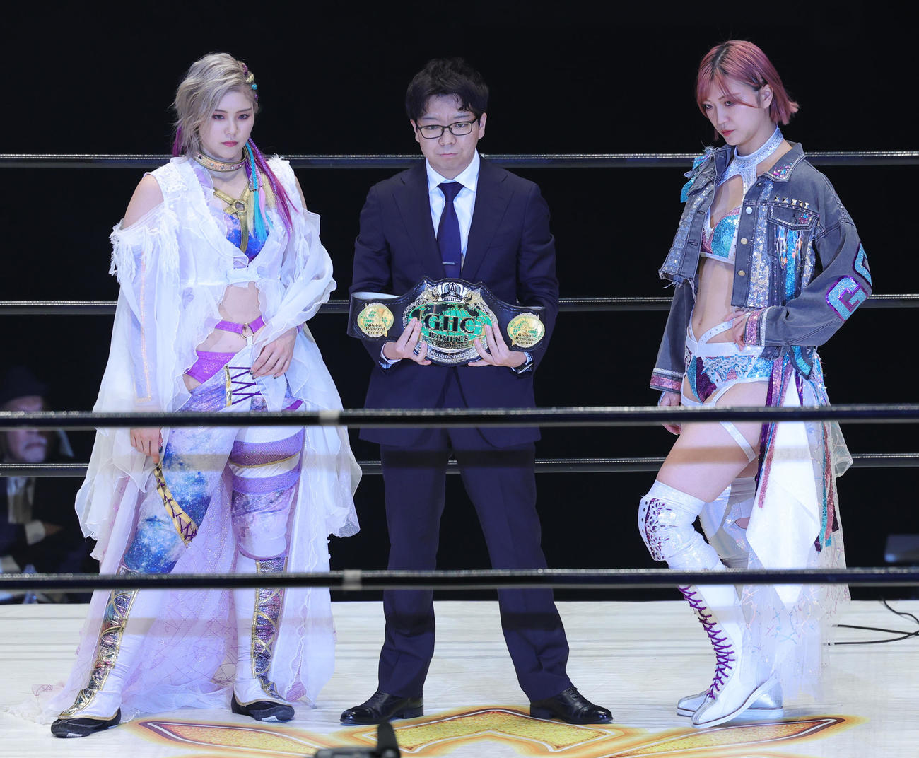 GHC女子選手権試合を行った天麗皇希（左）と後藤智香（撮影・野上伸悟）