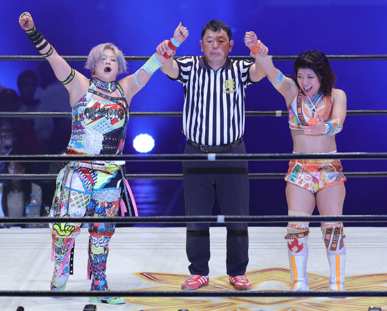 パッション・カウントダウン　マリーゴールド対仙台ガールズで勝利した高橋奈七永（左）と石川奈青（撮影・野上伸悟）
