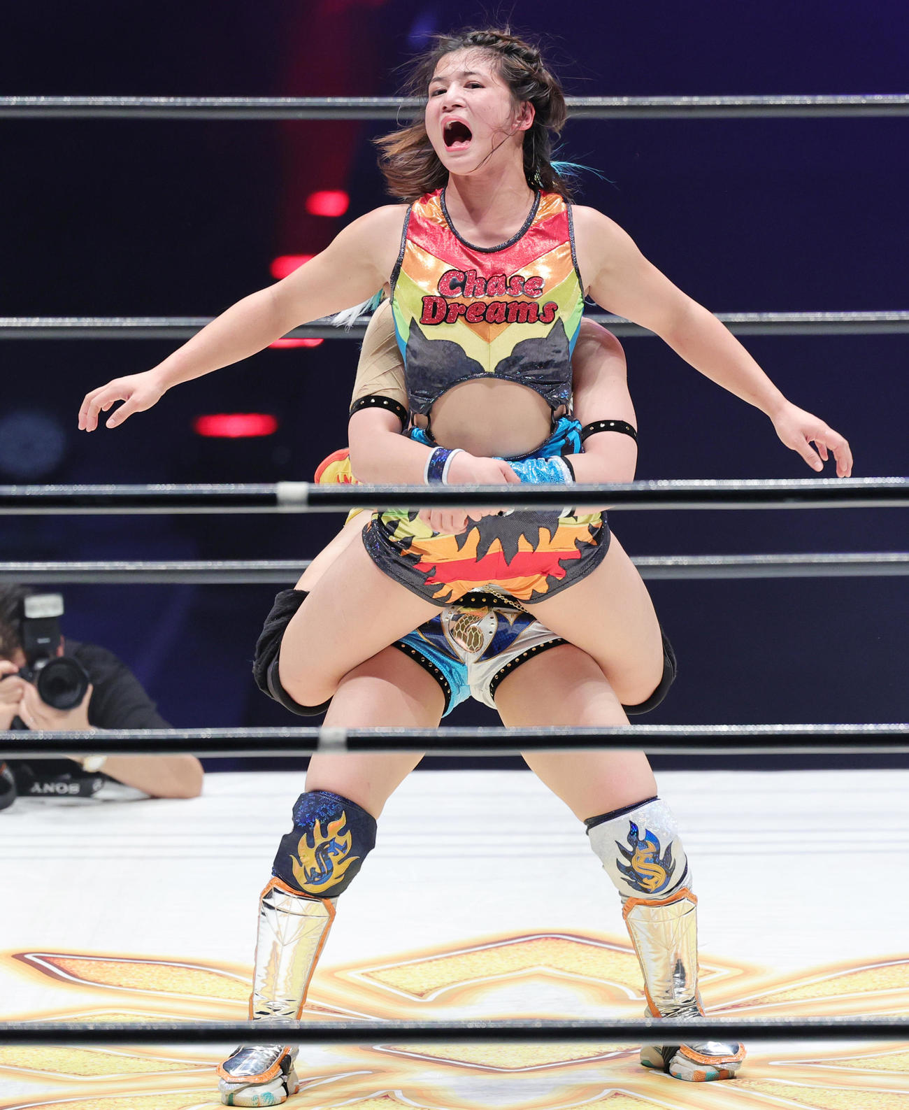 デビュー戦でMIRAIと対戦する山岡聖怜（撮影・野上伸悟）