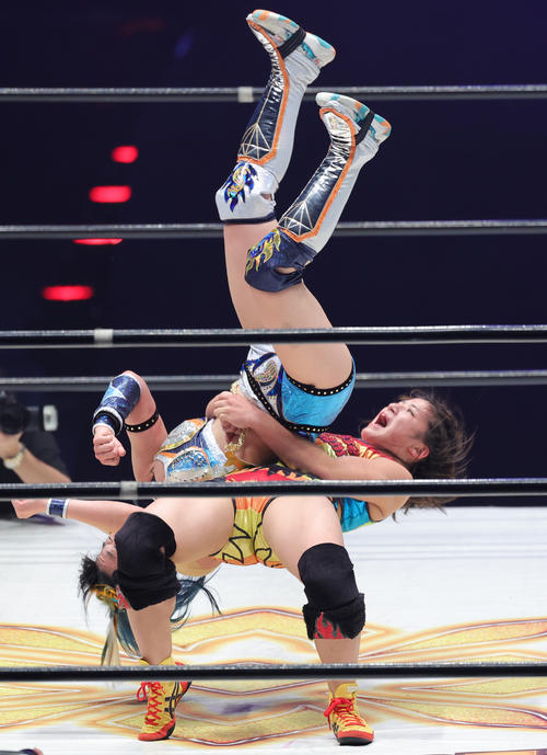 デビュー戦でMIRAIと対戦する山岡聖怜（撮影・野上伸悟）