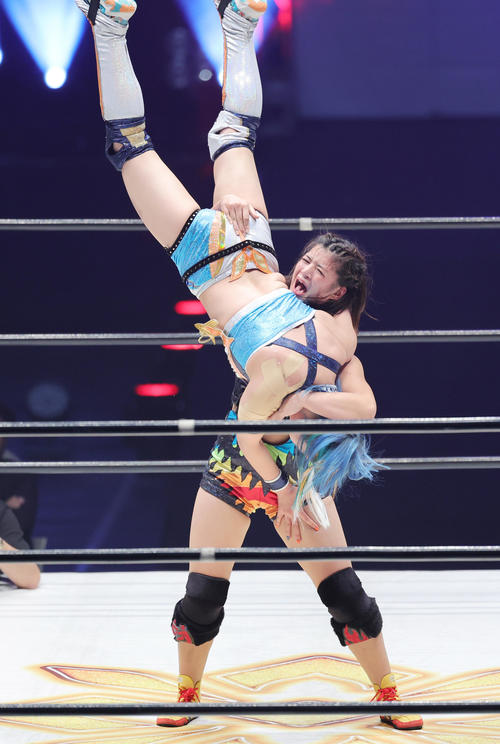デビュー戦でMIRAIと対戦する山岡聖怜（撮影・野上伸悟）