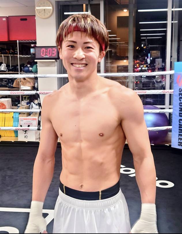 対戦相手変更になった11日にスパーリングに取り組んだ後、笑顔をみせる井上尚弥（大橋ジム提供）