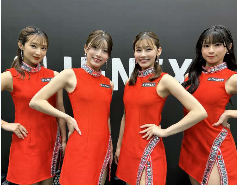 お披露目されたU－NEXTラウンドガール。左から吉田明加、森かんな、野々宮有希、神城朱里（C）U－NEXT