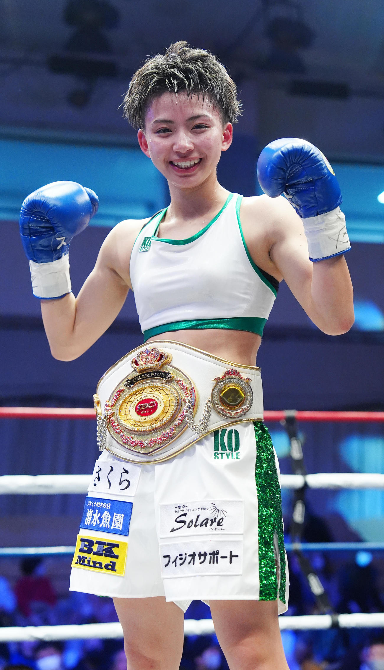 女子日本ミニマム級王座決定戦　前原香那枝対漣バル　6回判定勝ちで新王者となった漣（撮影・江口和貴）